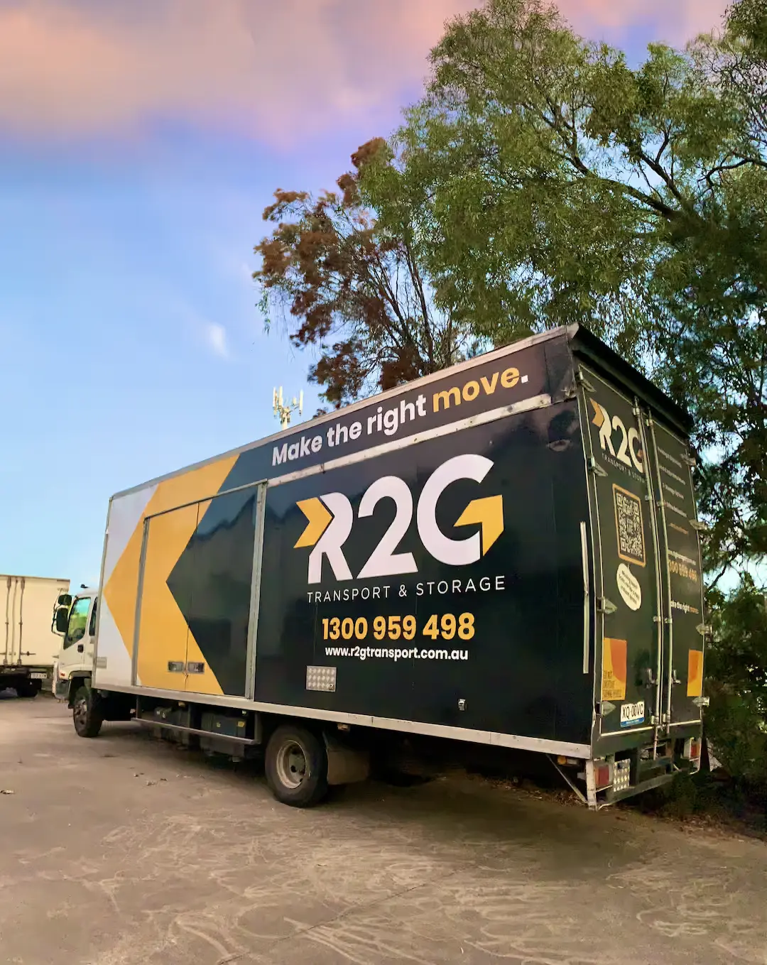 R2G Removalists Brisbane - Professional Local Moving Team R2G removalists truck in Brisbane